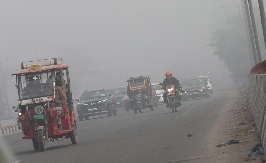 Over 100 flights canceled in New Delhi due to low visibility during peak pollution
