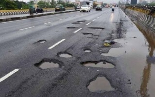 Woman in India Brings Herself Back to Life Thanks to a Pothole