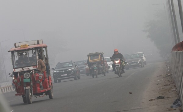 Over 100 flights canceled in New Delhi due to low visibility during peak pollution