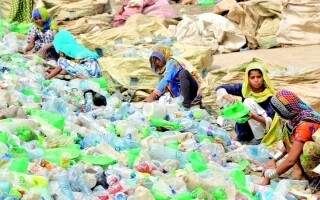 Индия — крупнейший загрязнитель пластиковыми отходами в мире