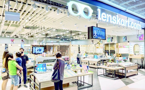 Акции Lenskart упали в первый день торгов после IPO