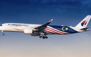 Самолет Malaysian Airlines совершает аварийную посадку в Хайдарабаде, Индия