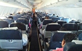 Пассажир требует ответственности от авиакомпании после инцидента в бизнес-классе