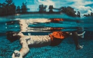 Пьяный мужчина, принятый за мертвого, найден живым в пруду Ханумаконда