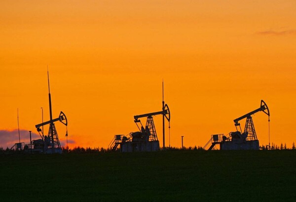 Оптимизм на рынках нефти по мере ожидания продления сокращения добычи ОПЕК+